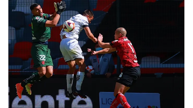 Jorge Torres Nilo se lesionó en su debut con Toluca.