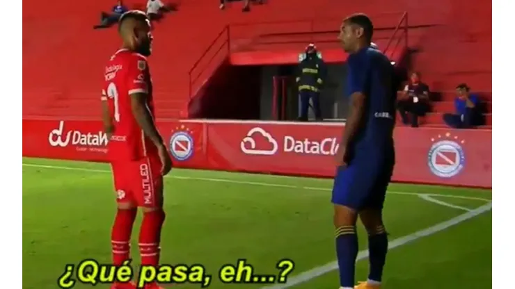 Video: Torrén, de Argentinos, se cruzó con Cardona en pleno partido