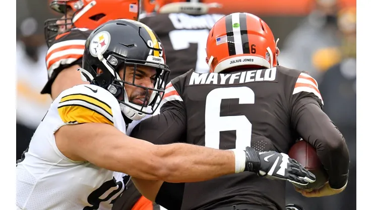Baker Mayfield jugando contra los Steelers