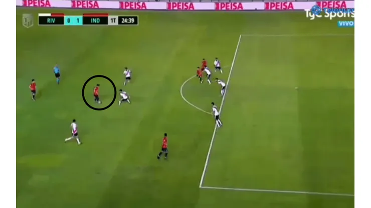 El golazo fenomenal de Alan Velasco.