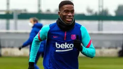 Ilaix Moriba entrenando con Barcelona.