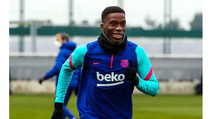 Ilaix Moriba entrenando con Barcelona.