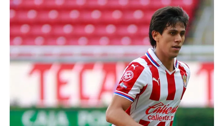 Macías sería el contagiado de COVID-19 en Chivas.