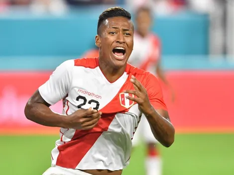 Orgulloso: Pedro Aquino se lució con bandera peruana en sesión de fotos del América