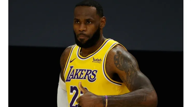 LeBron James quiere entrar al negocio del básquetbol