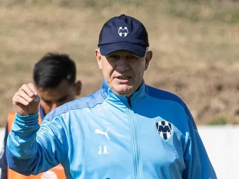 "Soy de Tigres a morir": el Vasco Aguirre casi infarta a la afición de Rayados