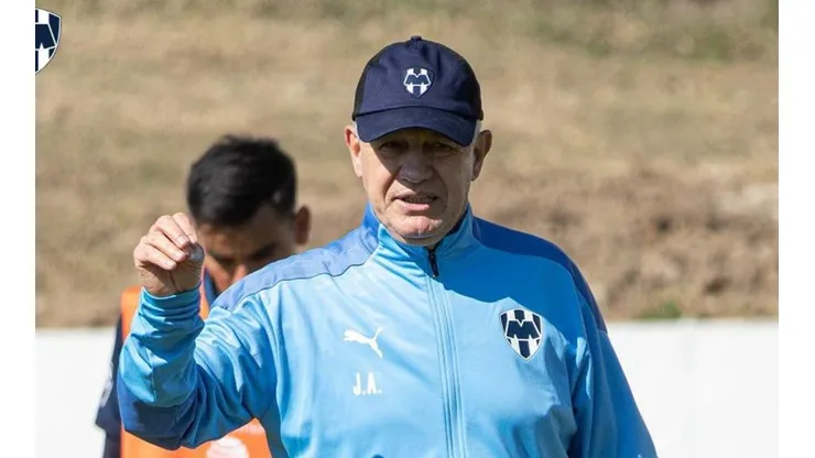 Javier Aguirre y una declaración sobre Tigres que asustó a Rayados.