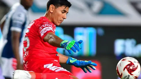 Oscar Ustari recibió un regalo de Lionel Messi.