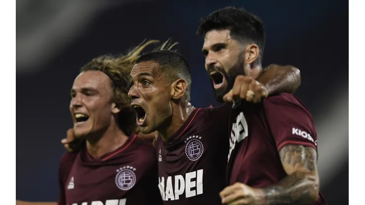 Pepe eterno: con gol de Sand, Lanús le ganó a Vélez de visitante y sueña con la final