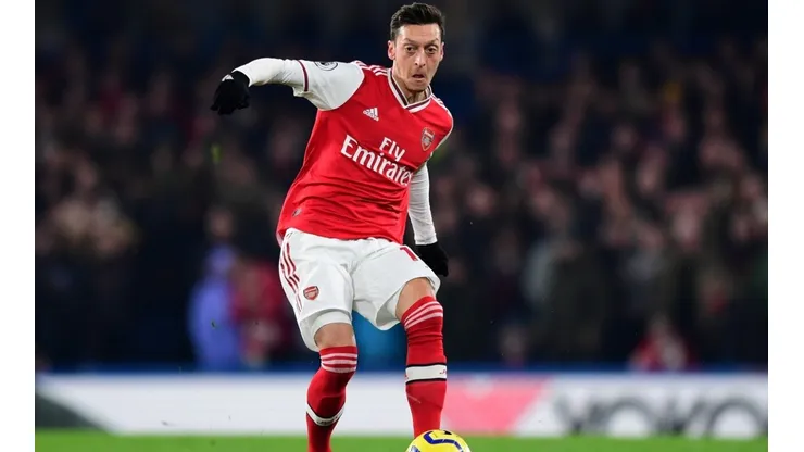 Mezut Özil aún pertenece al Arsenal