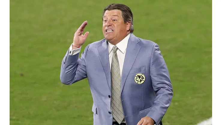 Miguel Herrera volvió a sufrir las críticas del Negro Santos