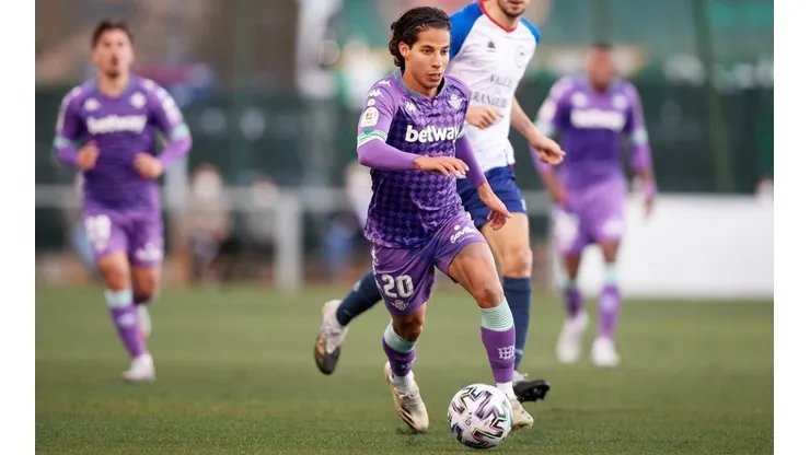 Diego Lainez volvió a lucirse como titular en el Real Betis