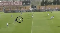 Alex Apolinario tendido en el campo de juego.