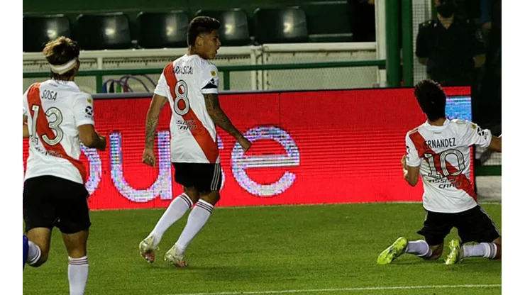 River jugando en el estadio Florencio Sola.