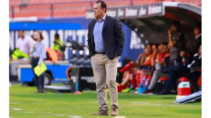 Juan Reynoso buscará romper la maldición de Cruz Azul.