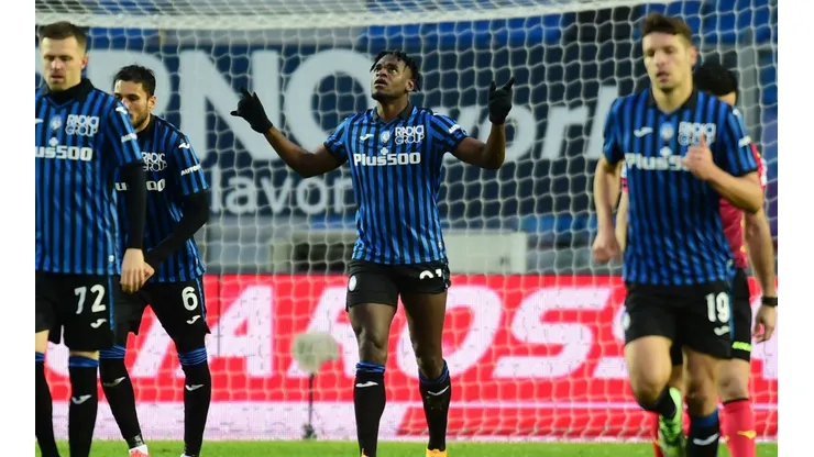 El festejo de Duván Zapata tras anotar su primer doblete de 2021.