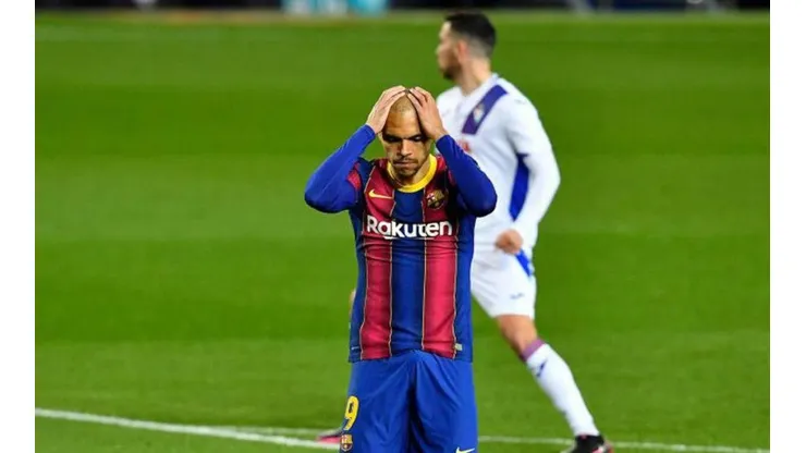 Típico del Barça de Koeman: erró un penal, falló en defensa y no pudo con Eibar