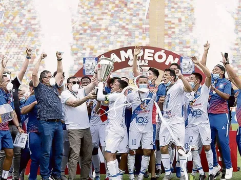 Diario Olé se burla del trofeo de la Liga 2 por su parecido a la Champions