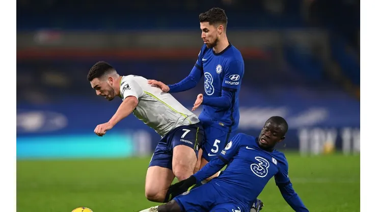 Chelsea no pudo mantener la ventaja y Aston Villa terminó robándole un empate