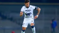 Los fanáticos celebraron la salida de Andrés Iniestra.