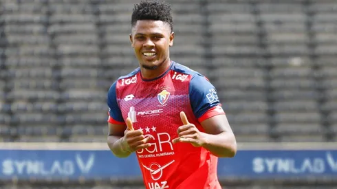 Delantero llega de El Nacional de Ecuador donde marcó 6 goles.