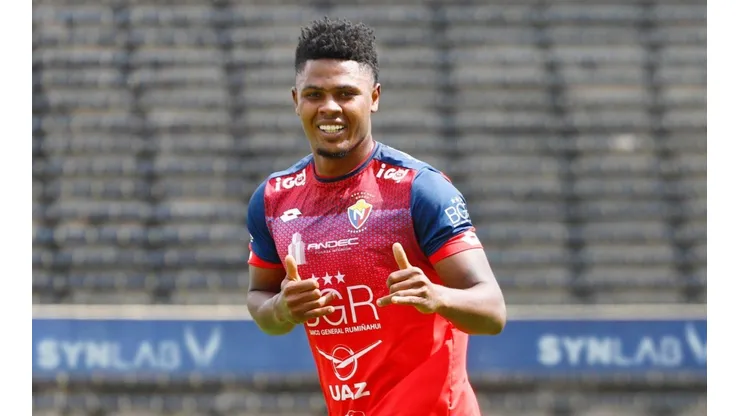 Delantero llega de El Nacional de Ecuador donde marcó 6 goles.