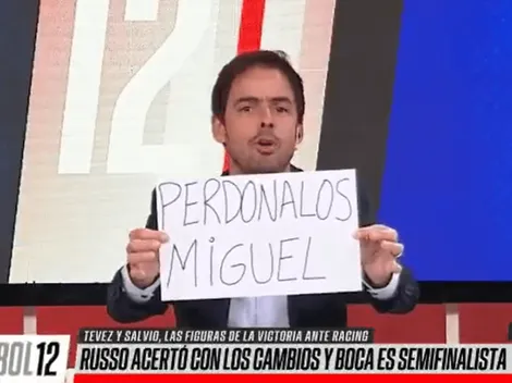 Closs salió a hacer su programa con un cartel para Russo entre las manos