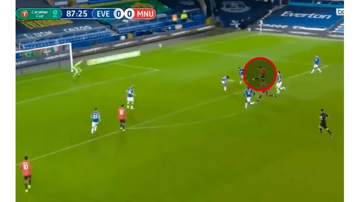 Video: golazo de Cavani para que el United se meta en semifinales de la Carabao