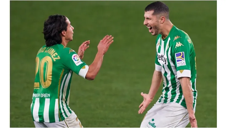 Guido Rodríguez y Diego Lainez