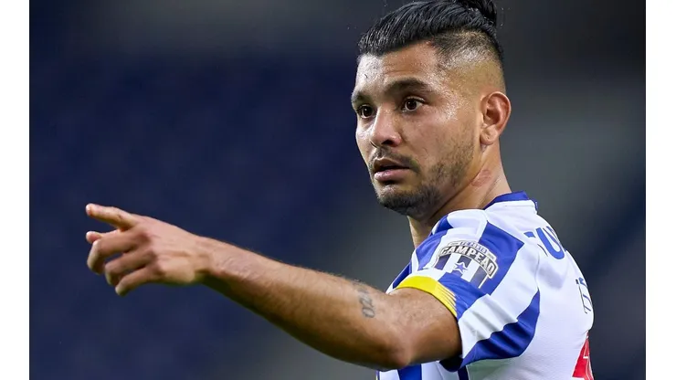 Tecatito Corona se consagró campeón en Portugal