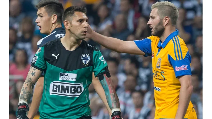 Jonathan Orozco contra Tigres por la final de la Concachampions.