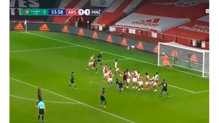 Runarsson, en su quinto partido con Arsenal, se mandó el blooper de su vida