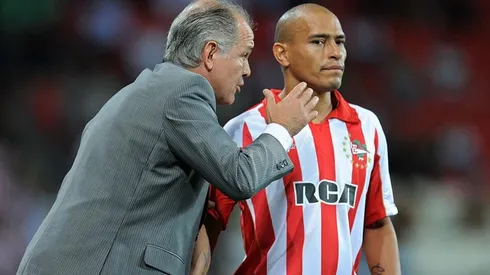 Alejandro Sabella dirigiendo a Estudiantes de La Plata.