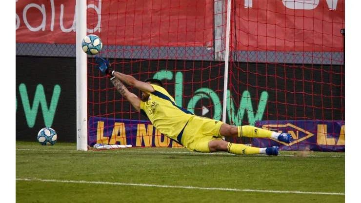 El penal atajado por Agustín Rossi.