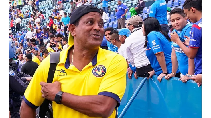 Antonio Carlos Santos cargó contra Mauricio Ymay por América.