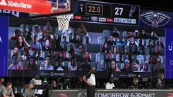 Fanáticos virtuales durante la burbuja NBA en Orlando