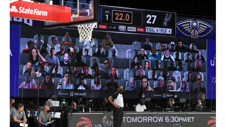 Fanáticos virtuales durante la burbuja NBA en Orlando