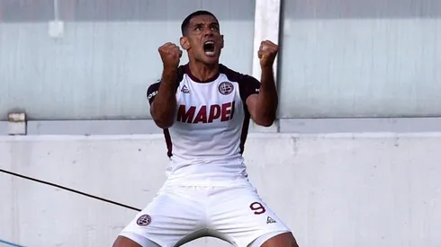 Lanús le hizo tres goles en un tiempo a Independiente y lo eliminó