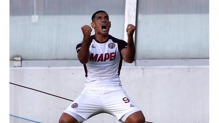 Lanús le hizo tres goles en un tiempo a Independiente y lo eliminó