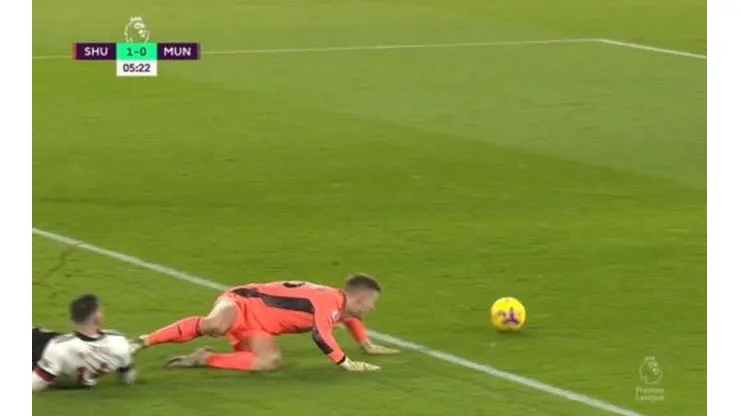 Para qué te traje: el United empezó perdiendo por este blooper de Henderson