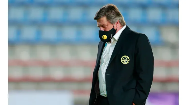 Miguel Herrera fue criticado por la afición de América.
