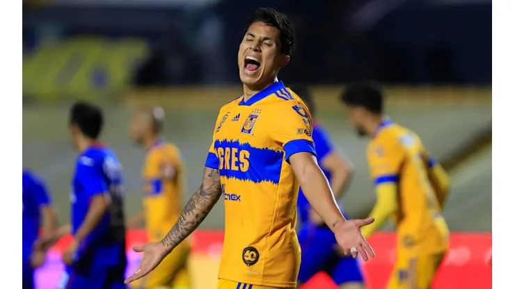 Carlos Salcedo se volvió a burlar de Cruz Azul, ahora en Concachampions.