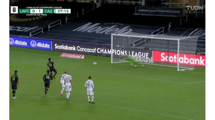 Carlos Vela marca de penal para LAFC ante Cruz Azul