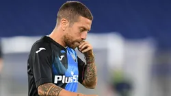 Video: Papu Gómez fue al banco con Atalanta y cantó el himno de la Juventus