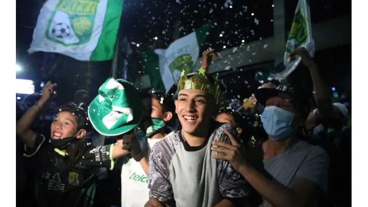 Celebración de la afición de León por el Guard1anes 2020.