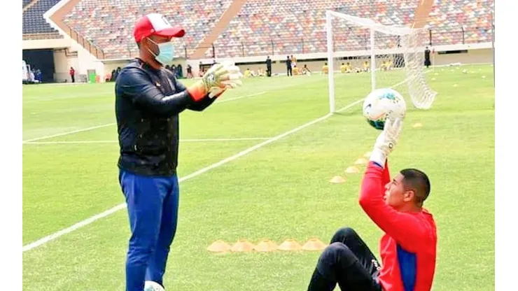 Johnny Vegas es el arquero con más goles anotados en el fútbol peruano.