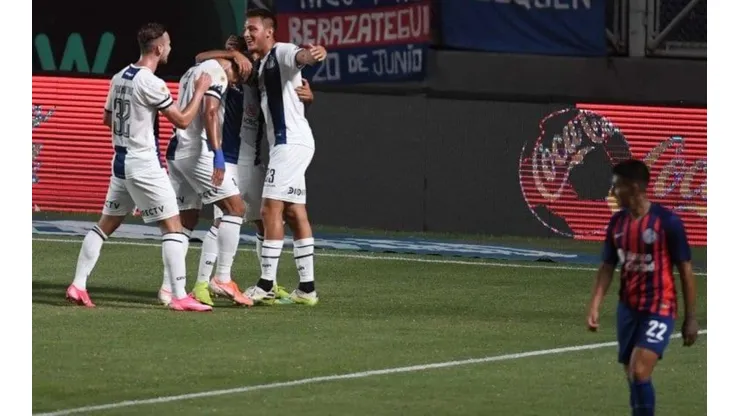 El festejo de los jugadores de Talleres.