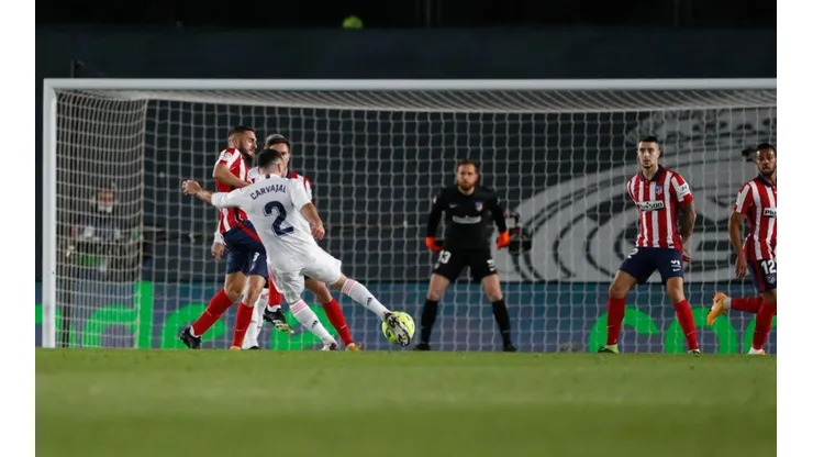 Desde ahí le pegó Dani Carvajal.