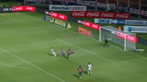 Catarata de errores en San Lorenzo que terminó con gol en contra a favor de Talleres