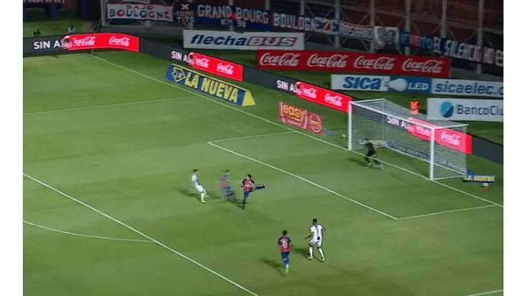 Catarata de errores en San Lorenzo que terminó con gol en contra a favor de Talleres
